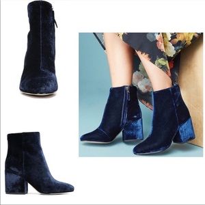 🎉🎉Host Pick x2 🎉🎉 NWT Sam Edelman Taye Velvet Block Heel Booties- Gorgeous!